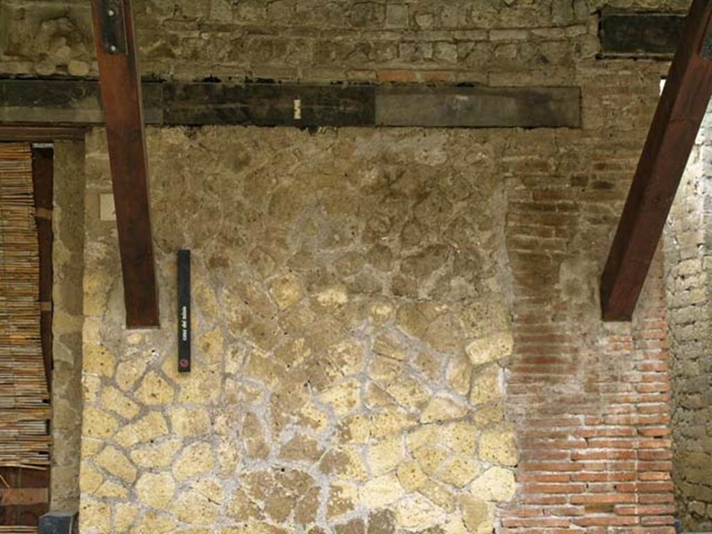 V.3-4, Herculaneum, May 2005. Pilaster between doorways, upper area, with plaque above V.4, upper left. Photo courtesy of Nicolas Monteix.